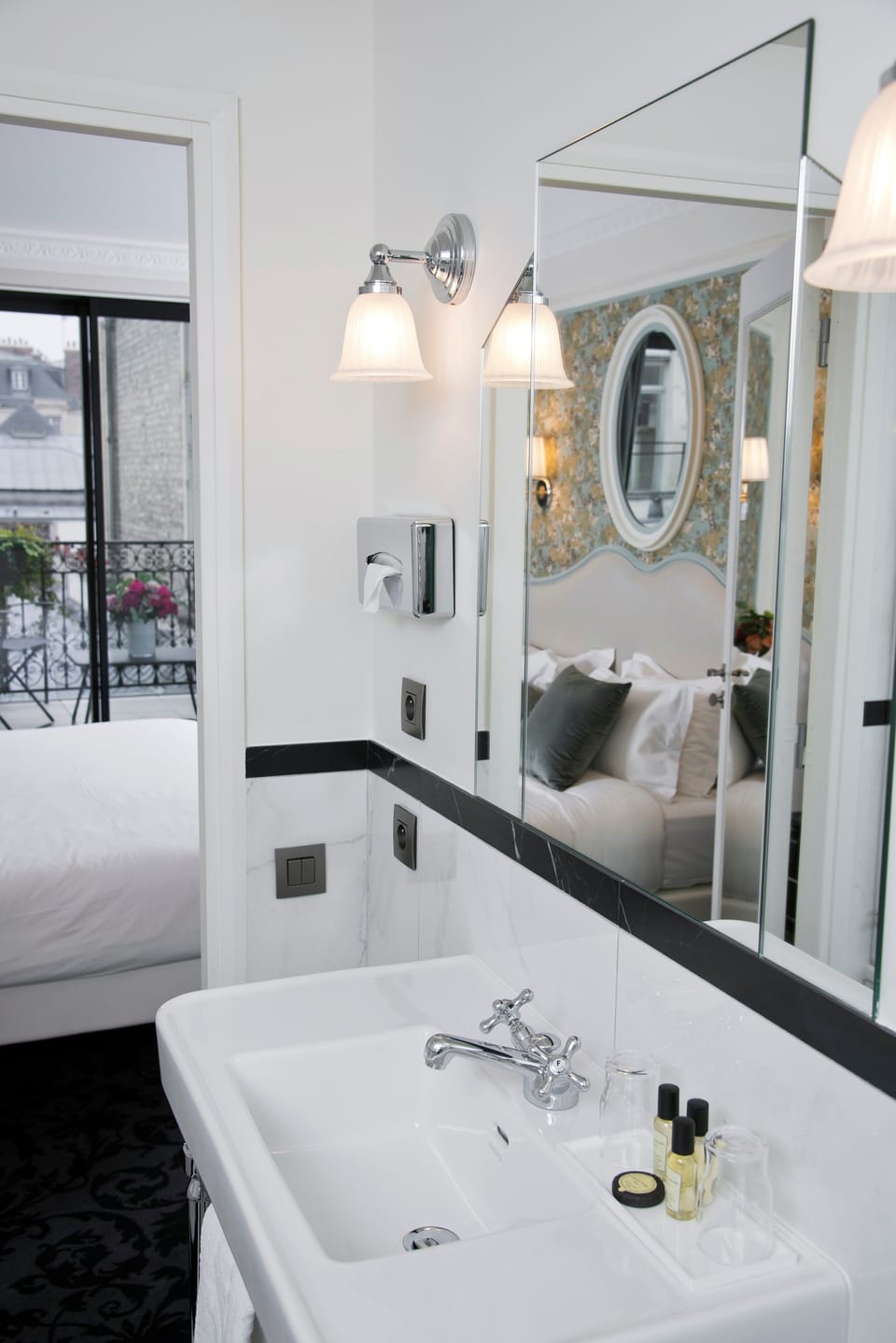 Rainfall showerhead, free toiletries, hair dryer, slippers