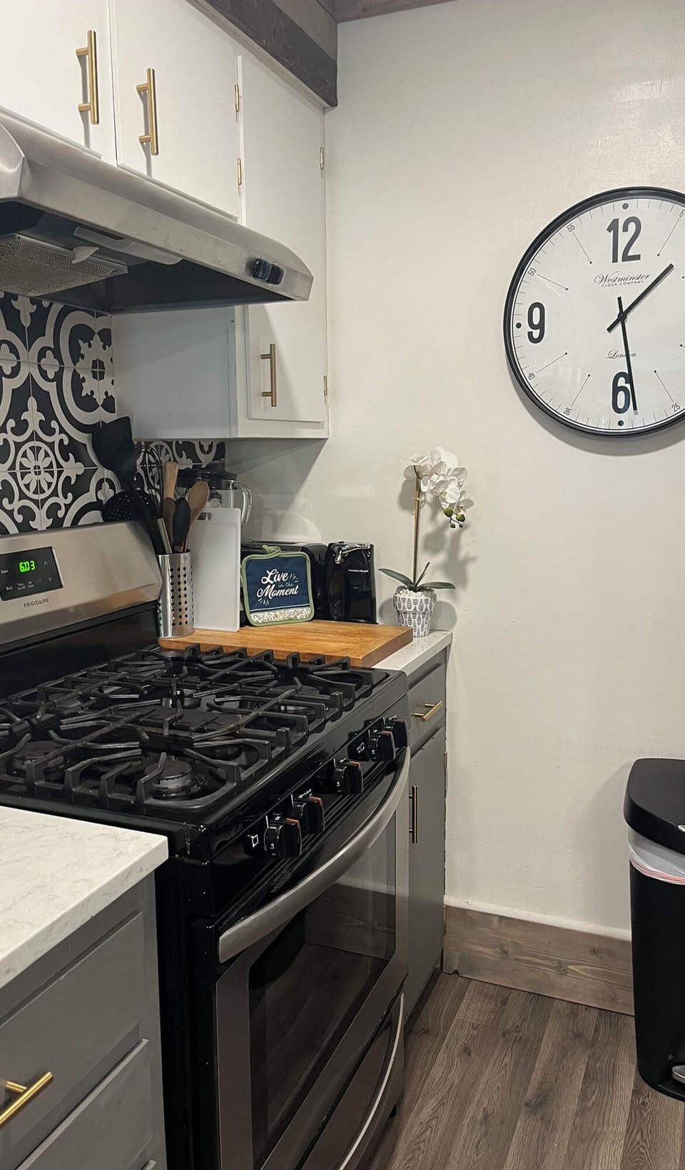 New stainless steel gas stove/ griddle.
Electric toaster, blender, can opener.
