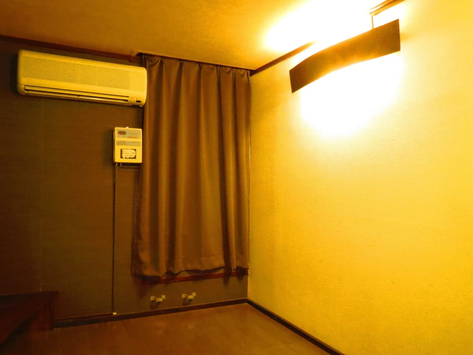 Single Room, Shared Bathroom | WiFi (free)
