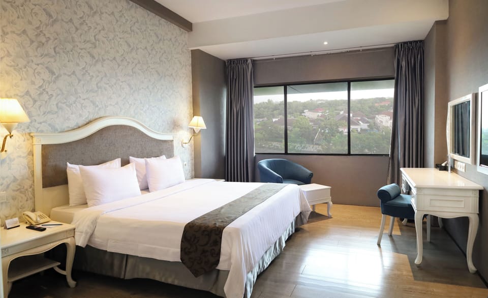 SUPERIOR DELUXE KING | Premium bedding, minibar, in-room safe, desk