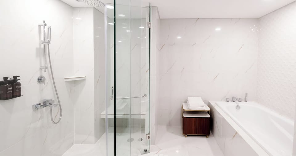 Atria Suite | Bathroom | Shower, free toiletries, hair dryer, slippers