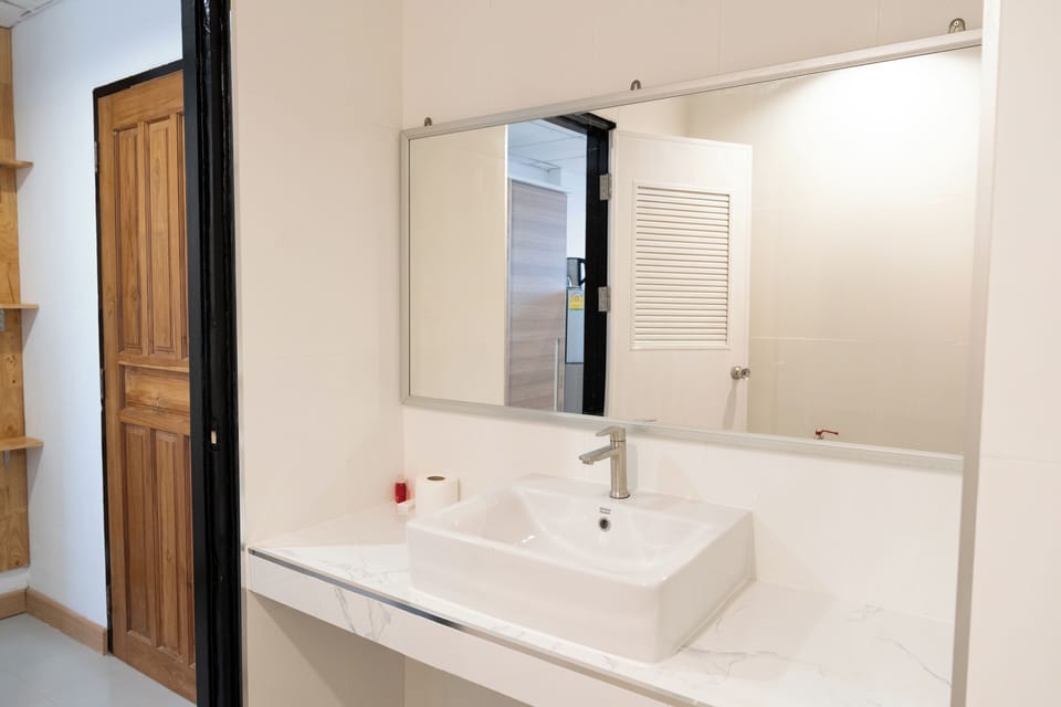 Standard Room | Bathroom | Shower, towels