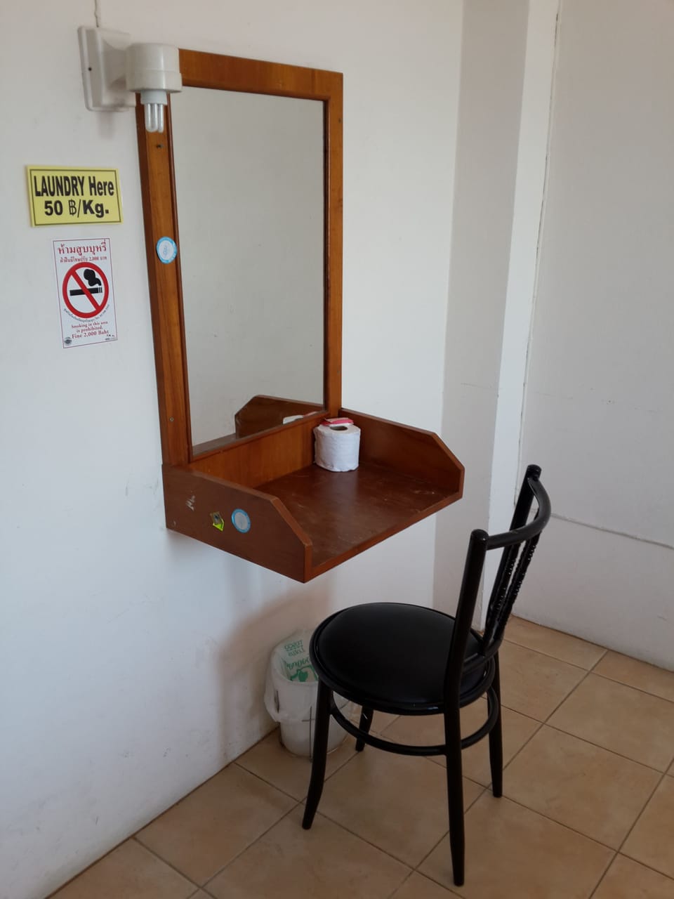 Desk, WiFi (free)
