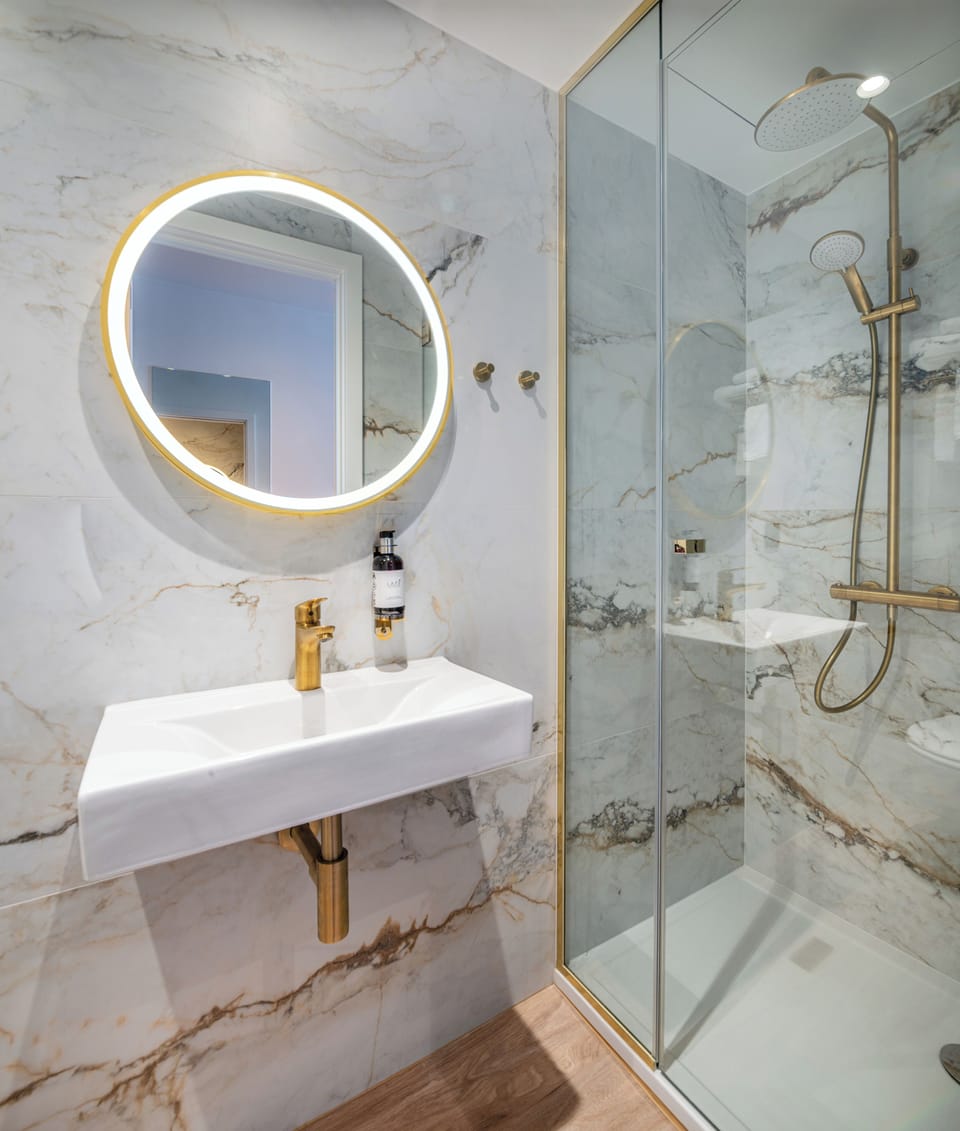 Rainfall showerhead, eco-friendly toiletries, hair dryer, towels