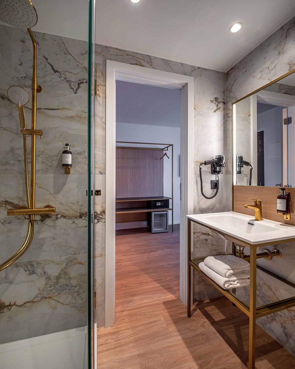 Rainfall showerhead, eco-friendly toiletries, hair dryer, towels