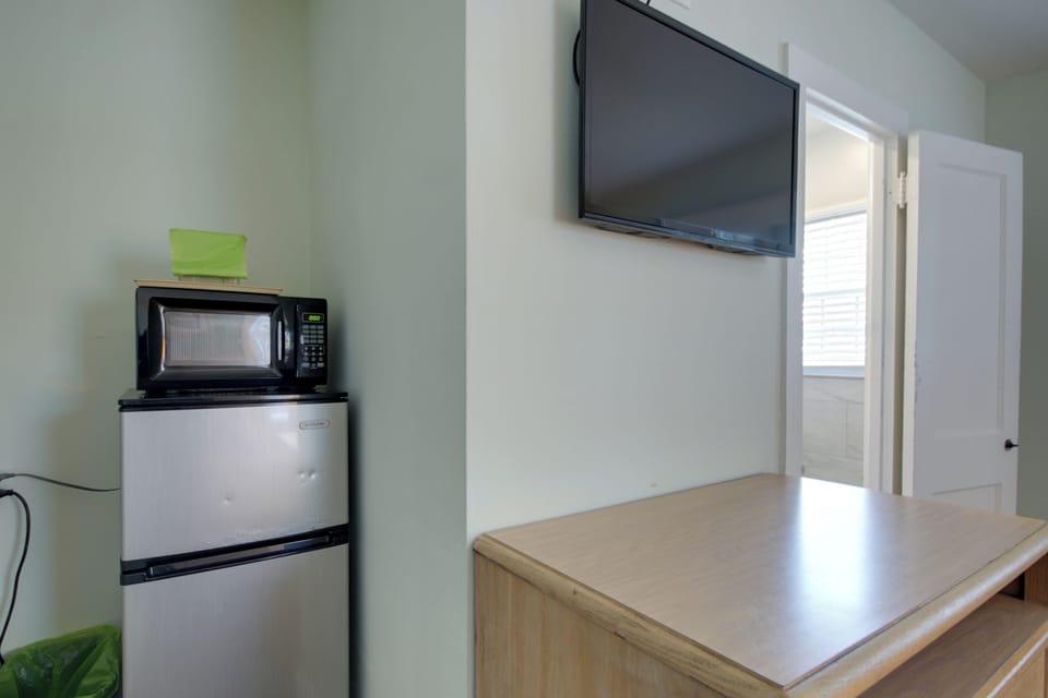 Standard Room, 2 Double Beds | Free WiFi, bed sheets