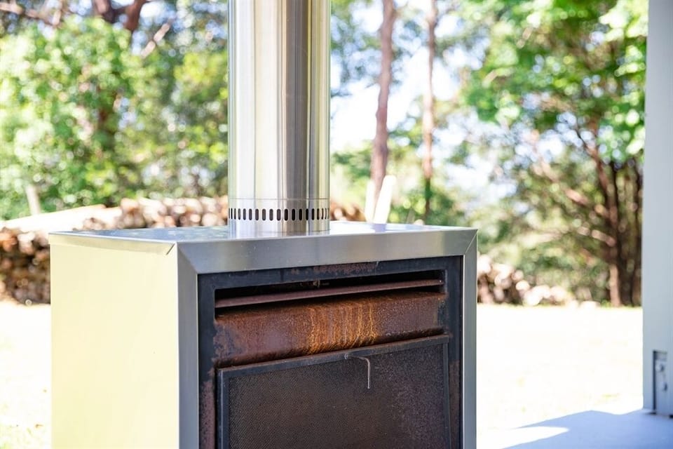 Outdoor fire pit