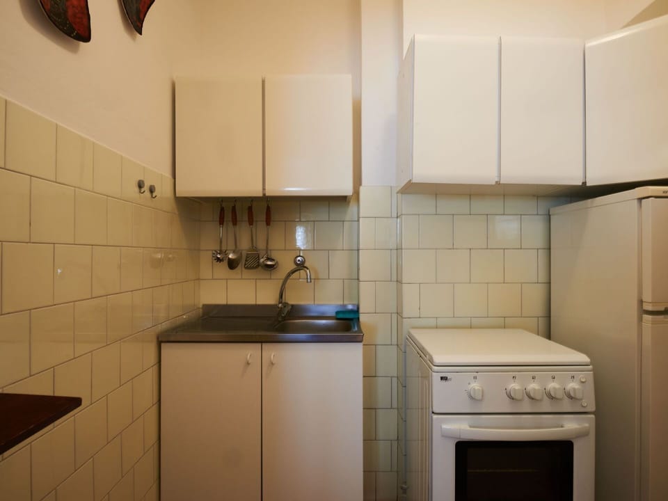 Cabinetry, Building, Property, Kitchen Sink, Countertop, White, Kitchen Stove, Sink, Kitchen, Tap
