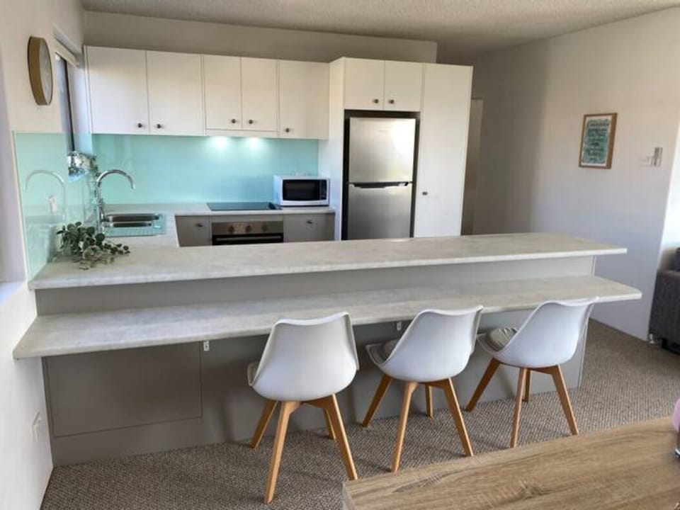 Dining to kitchen