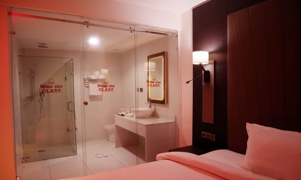 Classic Room | In-room safe, desk, soundproofing, iron/ironing board