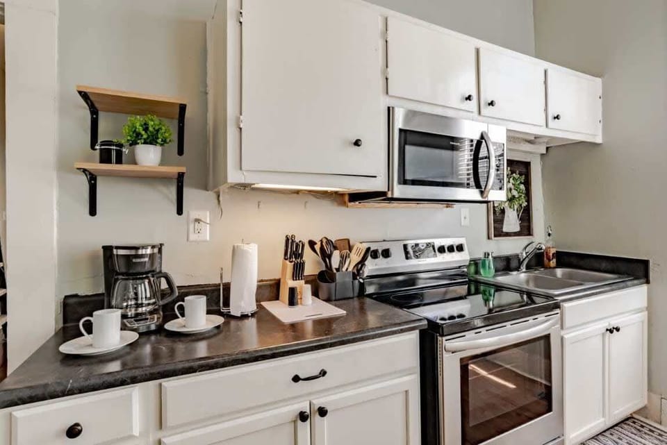 Full kitchen