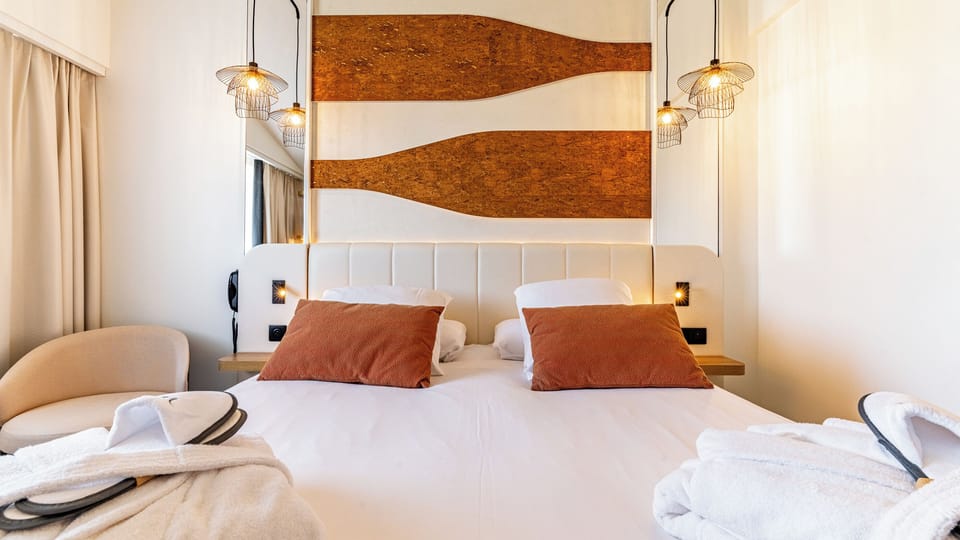 Privilege, Superior Room, 1 Double Bed | In-room safe, desk, blackout drapes, soundproofing