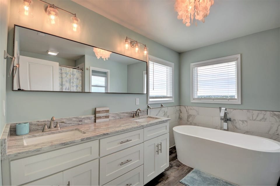3rd Floor Master Bath A