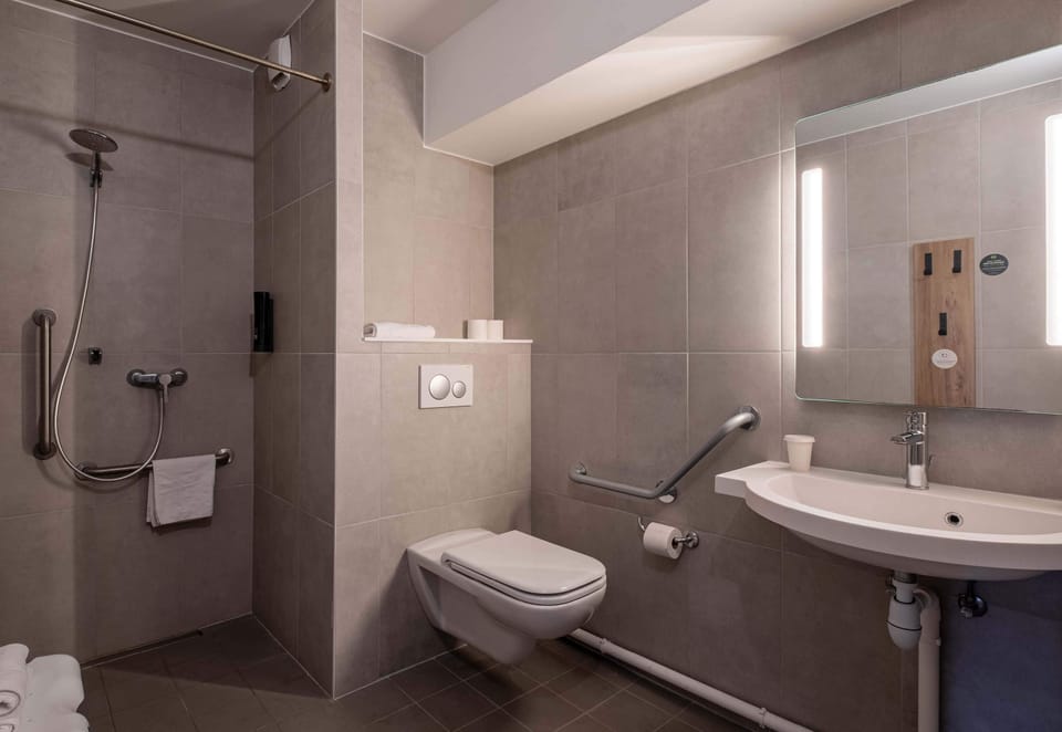 Double Room, Accessible, Non Smoking | Bathroom | Shower, hair dryer, towels, soap