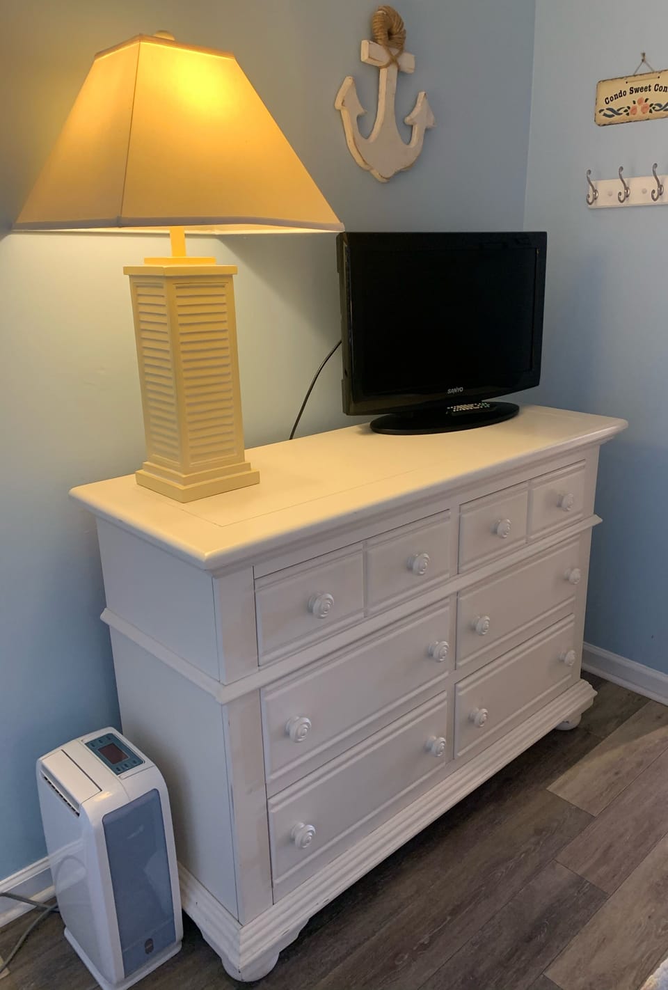 TV in bedroom with cable ( not a smart TV).