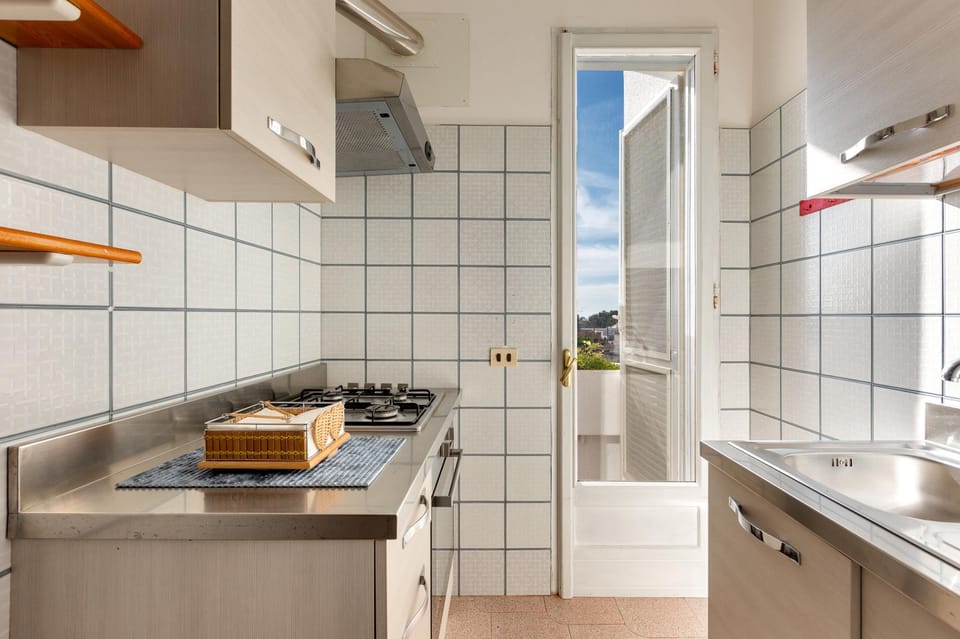 Full-size fridge, oven