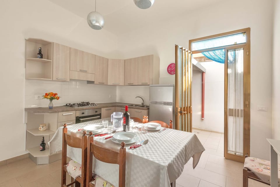 Full-size fridge, oven