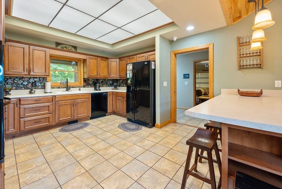 Cabin, 3 Bedrooms | Private kitchen | Fridge, microwave, oven, stovetop