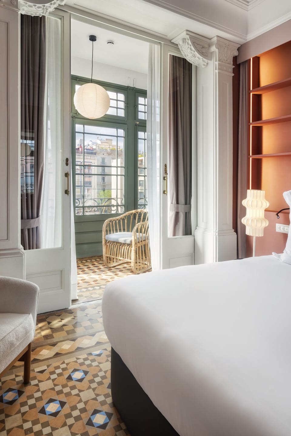 Premium Room | Minibar, in-room safe, desk, laptop workspace