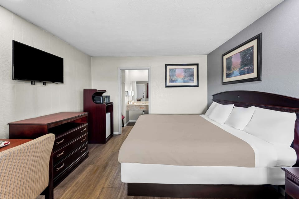 Rollaway beds, free WiFi, bed sheets, alarm clocks