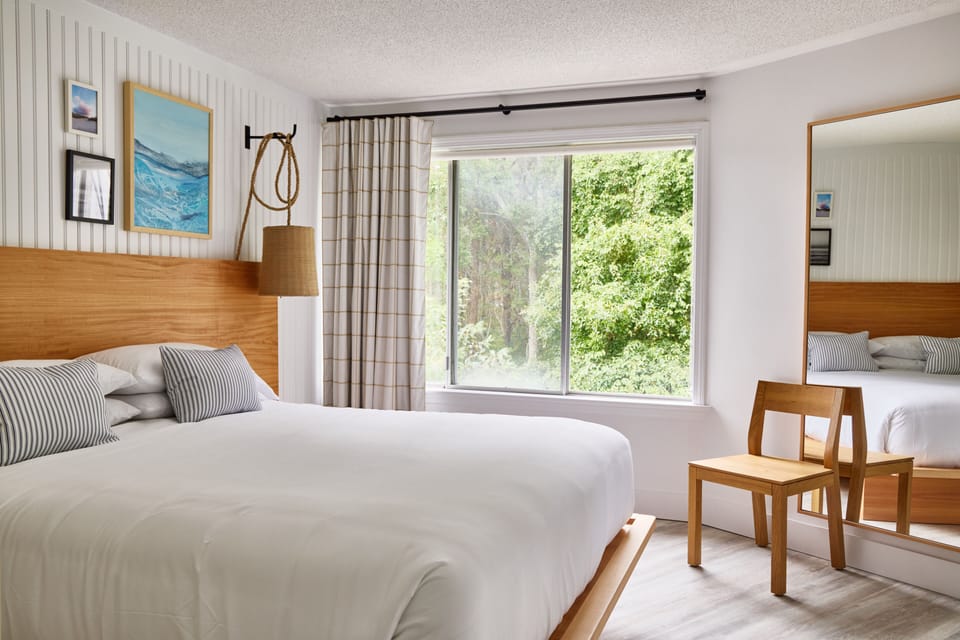 Premium bedding, blackout drapes, WiFi (free), bed sheets