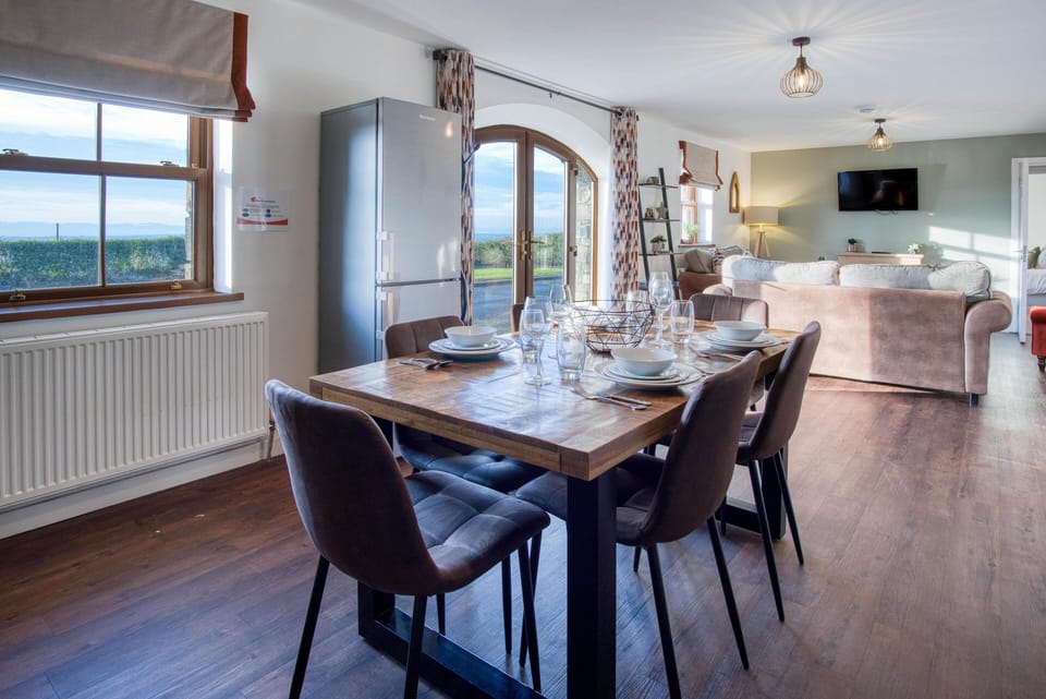 The Beacon - 3 Bedroom Cottage - Ludchurch (24553)