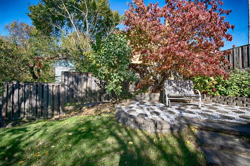 A serene and relaxing side yard. This is so hard to come by near the city!