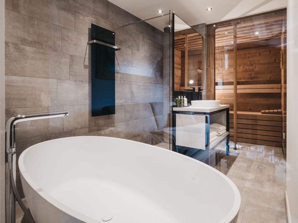 Spa Suite | Free WiFi, bed sheets