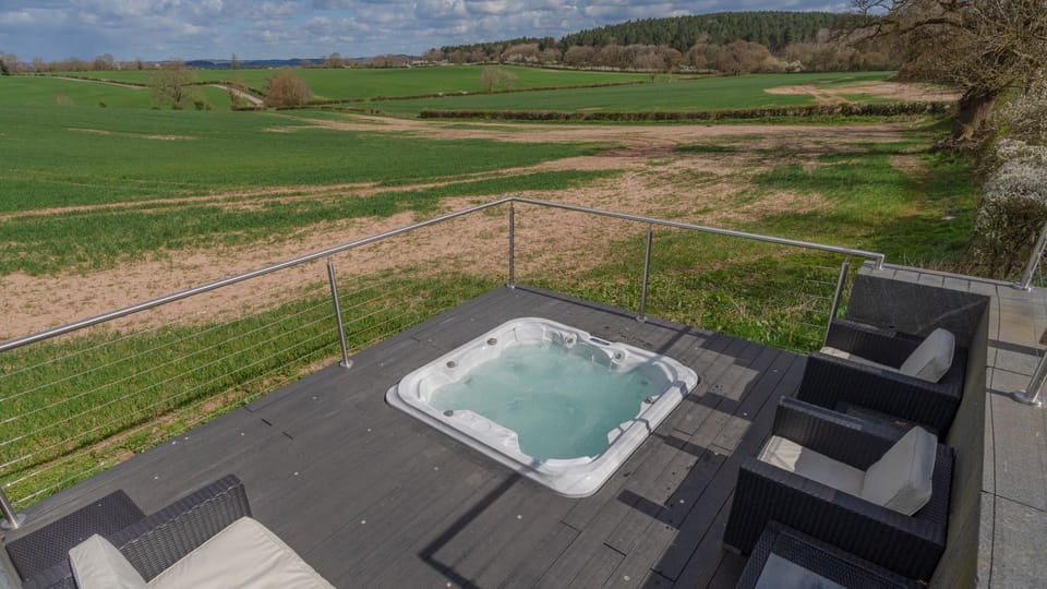 Hot tub, Lower Lodge Barn, Bolthole Retreats