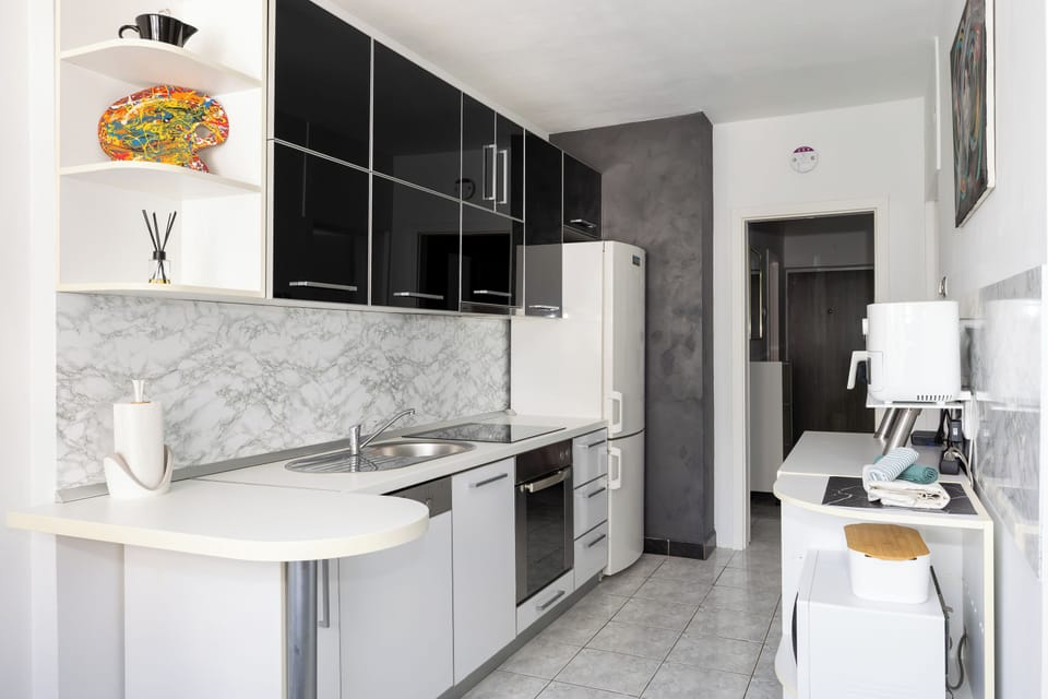Comfort Apartment | Private kitchen | Fridge, microwave, oven, stovetop