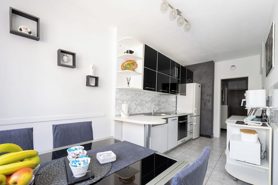 Comfort Apartment | Shared kitchen | Fridge, microwave, oven, stovetop