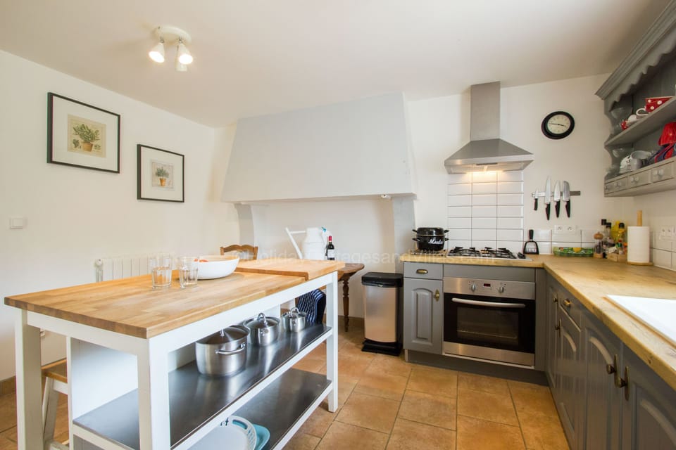 Maison de Tilleul kitchen