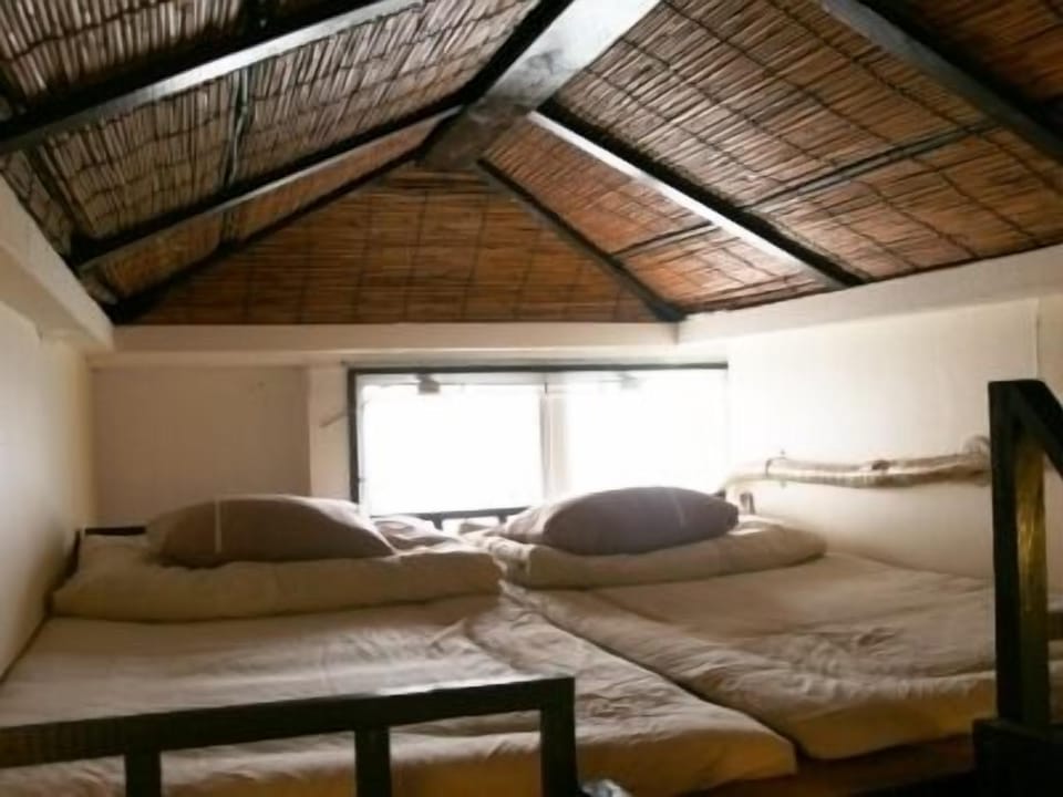 WiFi (free), bed sheets