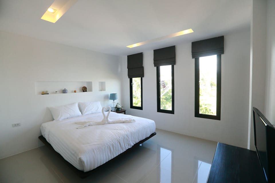 Luxury Triple Room, 2 Bedrooms | Living room | Flat-screen TV