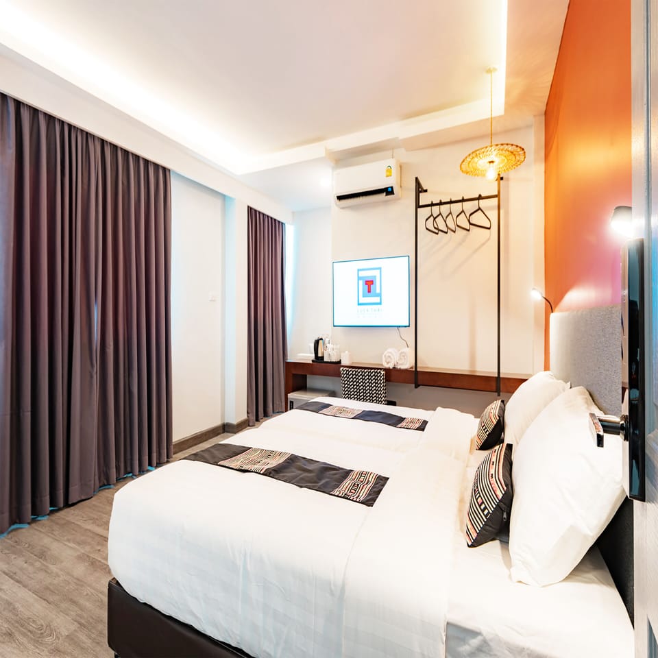 Deluxe Twin Room | In-room safe, desk, free WiFi, bed sheets