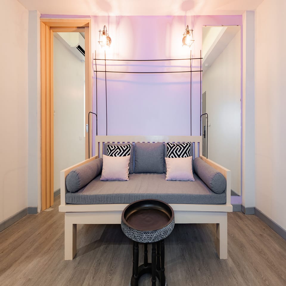 Studio Suite | In-room safe, desk, free WiFi, bed sheets