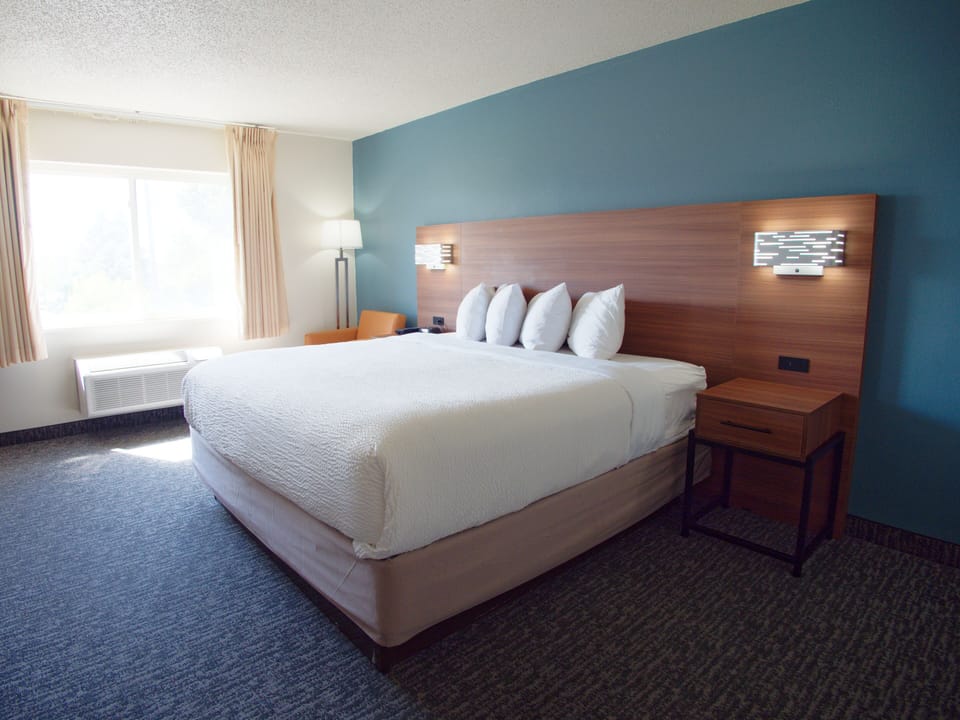 Down comforters, in-room safe, individually furnished, desk