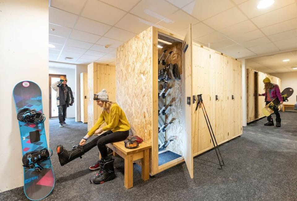 Store your skis and boards in the on-site ski lockers.