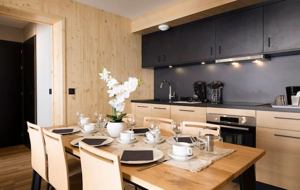 Tuck into a great meal in your dining area.