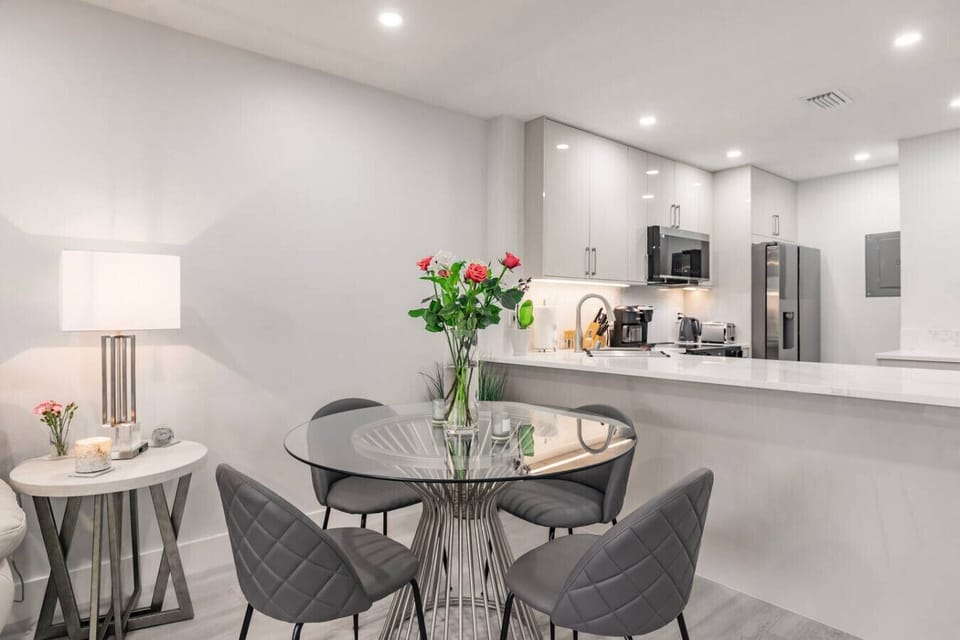 Smart & elegant Dining table.