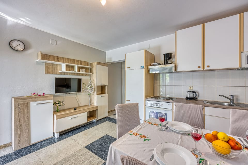 Kitchen and dining area