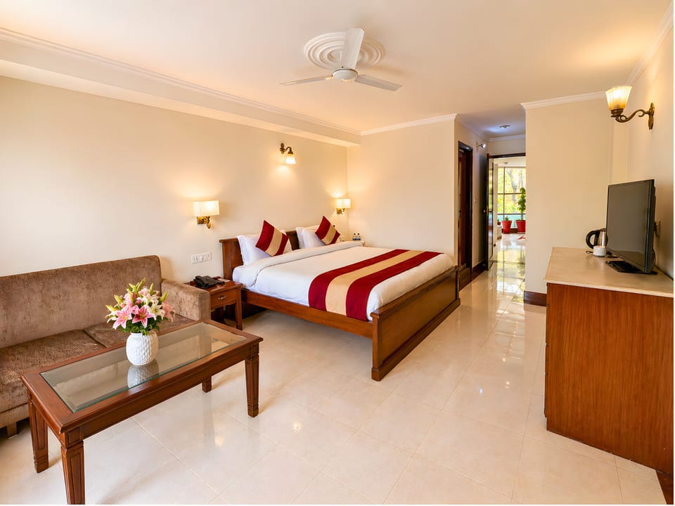 Deluxe Room | Individually decorated, individually furnished, bed sheets
