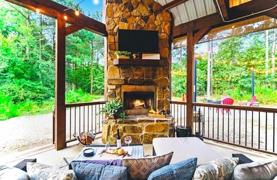 Knotty and Nice Luxury Cabin
(Broken Bow, Oklahoma)