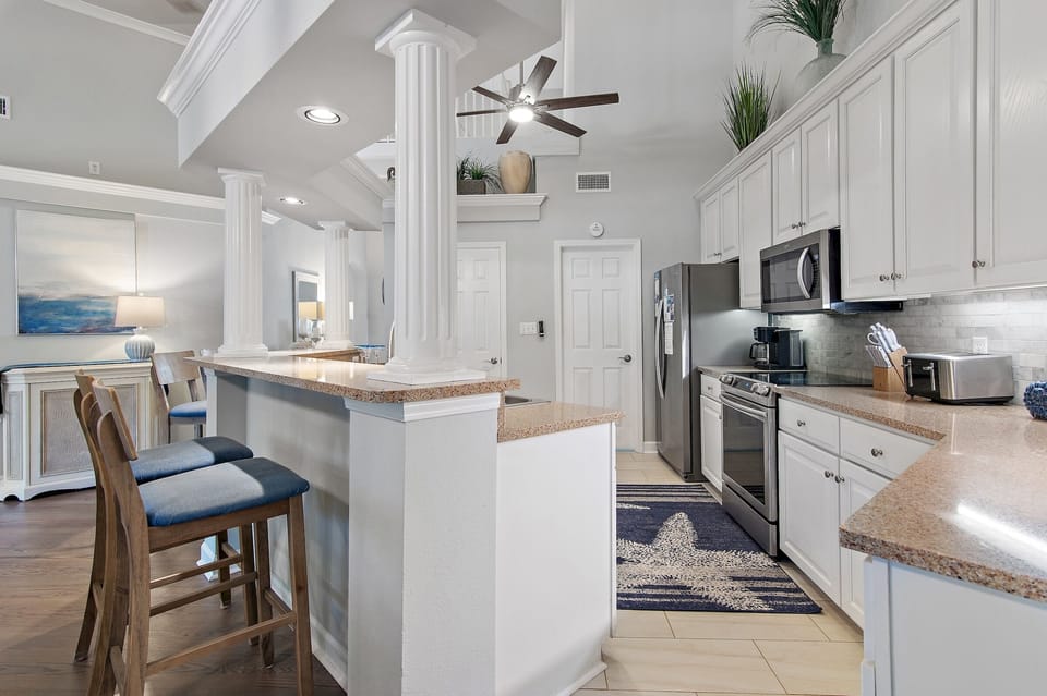Kitchen with eat-in bar