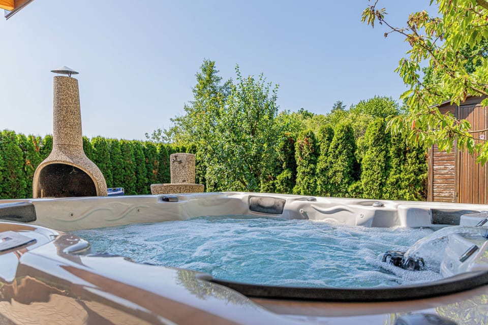 Family Chalet, Multiple Bedrooms, Mountainside (Ladybug House With Whirlpool) | Outdoor spa tub
