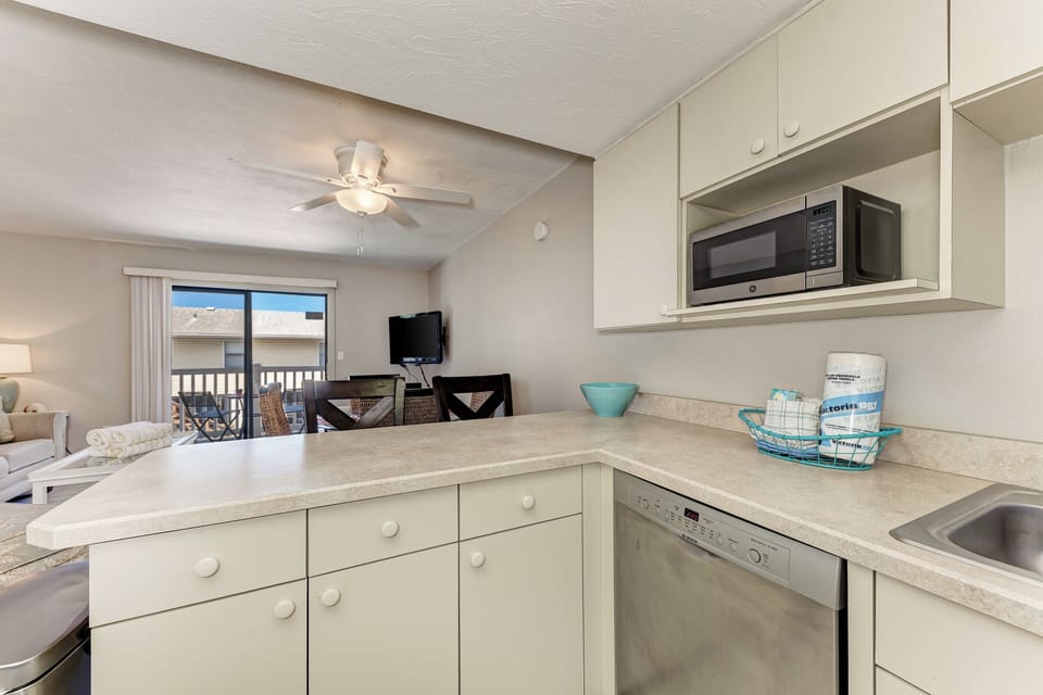 Fountainhead 2 - Gone Coastal Kitchen (4)