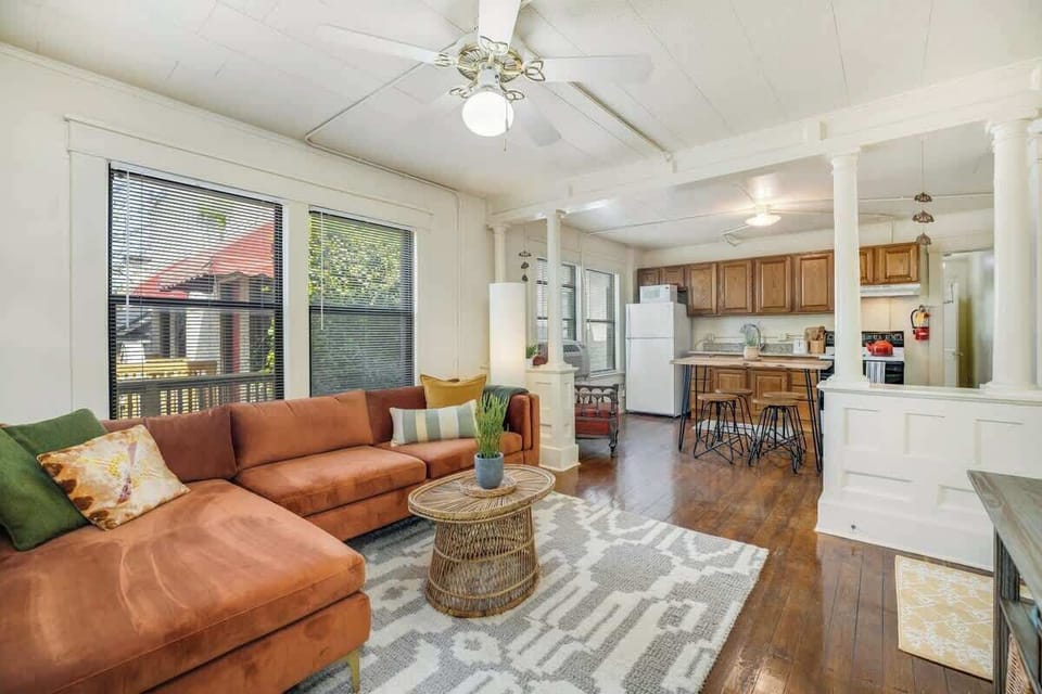 Welcome to The Clementine! Our bright and playful downtown apartment is the perfect spot for travelers looking to experience Fayetteville like a true local.