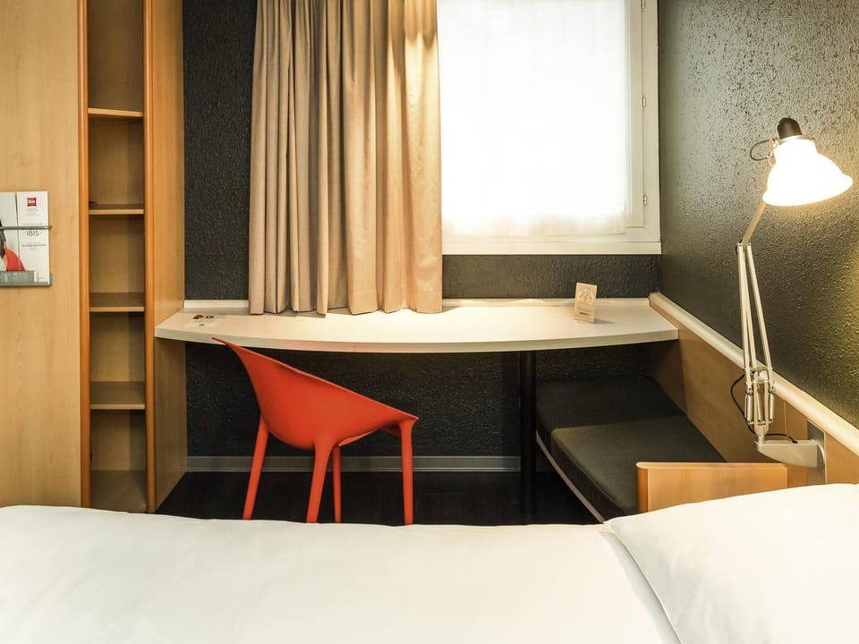 Standard Double Room, 1 Double Bed | In-room safe, desk, blackout drapes, soundproofing
