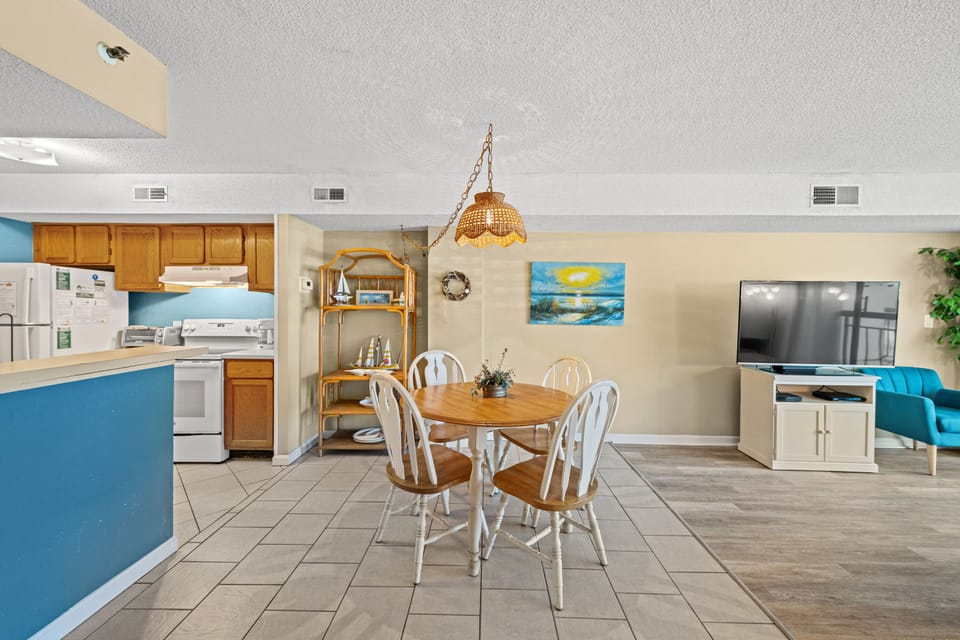 Grab a quick bite to eat before heading back out to the beach.