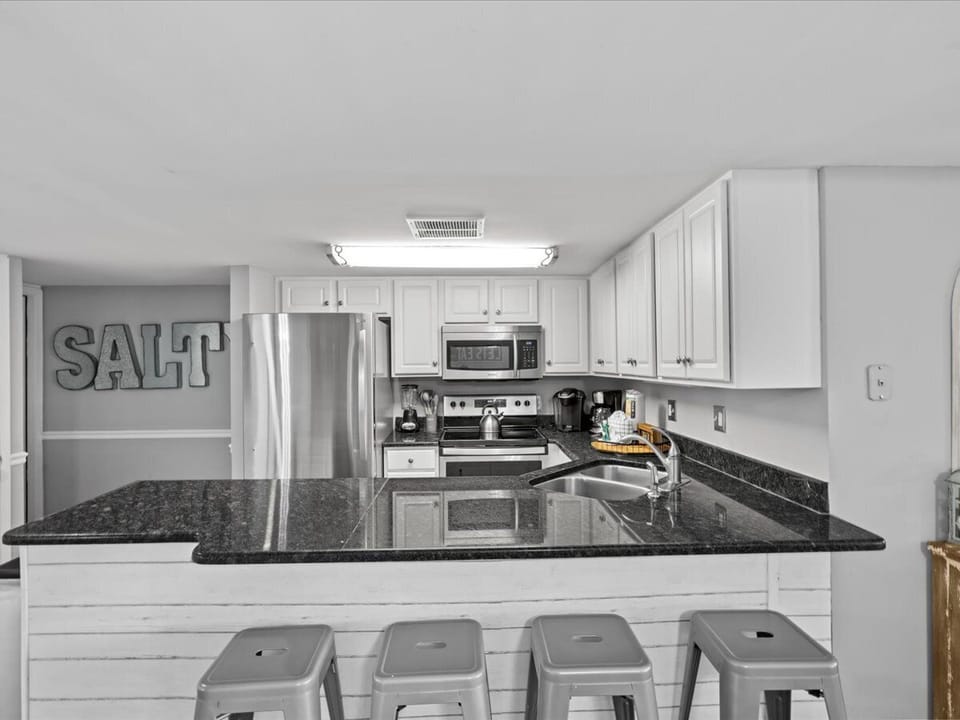 HSRC 607 Breakfast Bar/ Kitchen